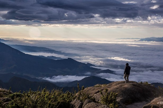 1024px-Caminhando_nas_nuvens